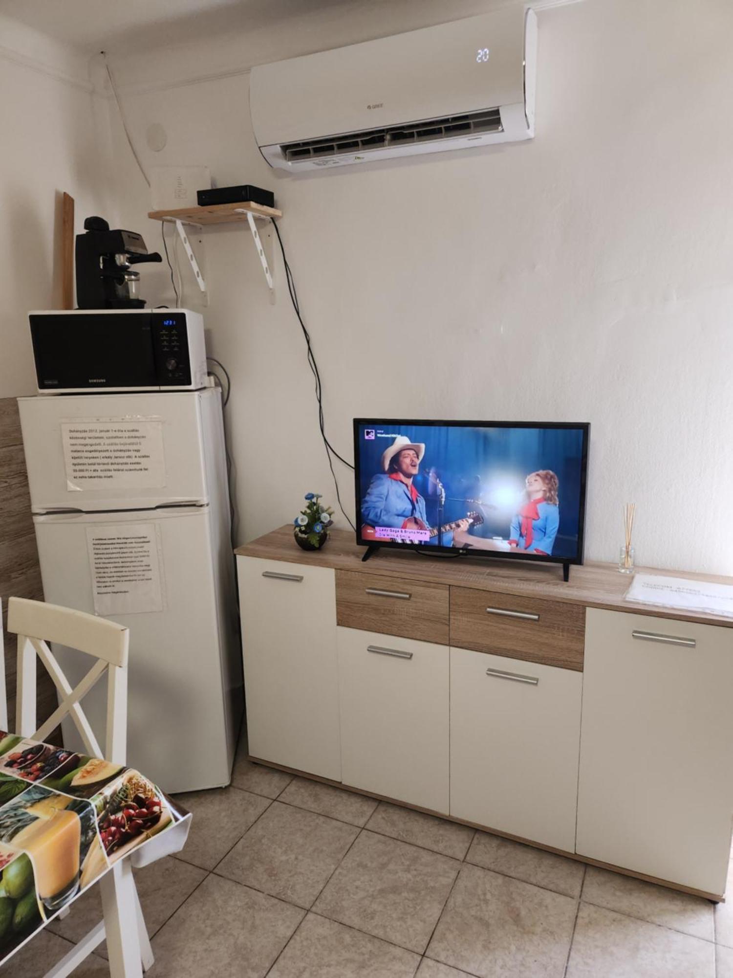 Orsi Apartman / Vendeghaz Kecskemet Ngoại thất bức ảnh