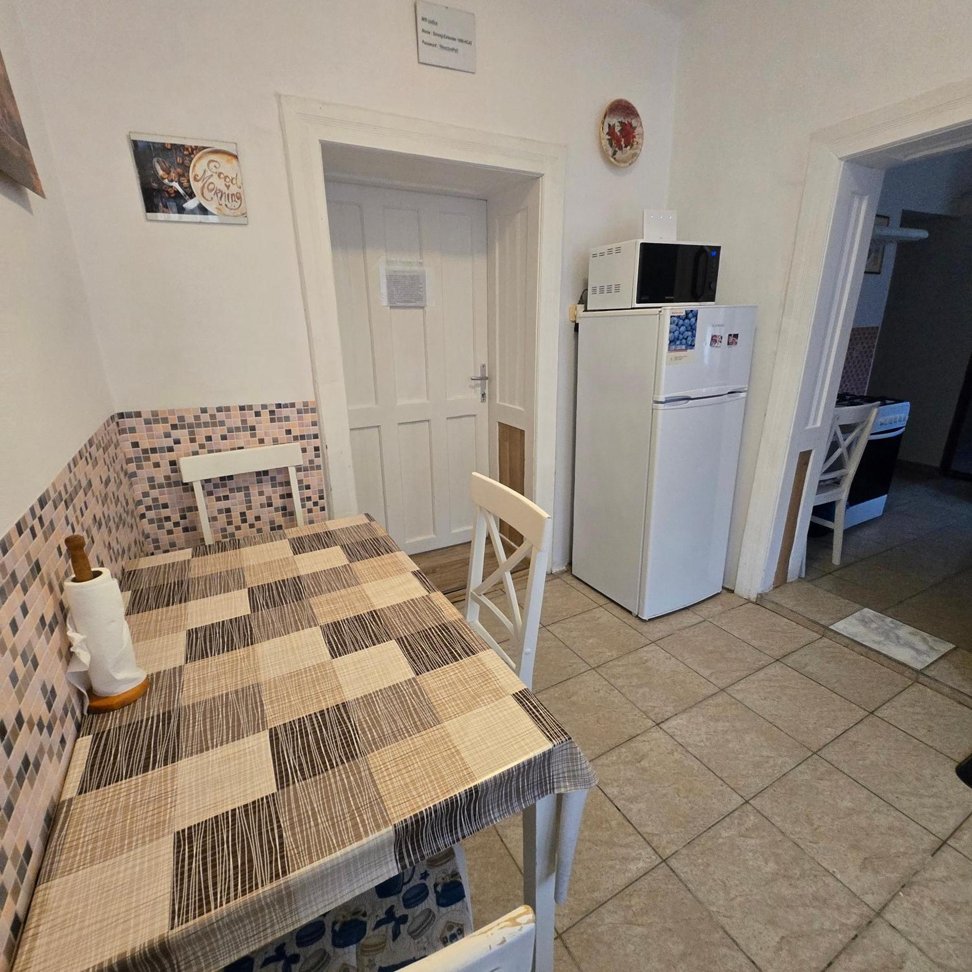 Orsi Apartman / Vendeghaz Kecskemet Ngoại thất bức ảnh